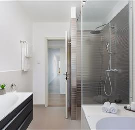 4 Bedroom Villa with Pool near Milna, Brac Island Sleeps 8 